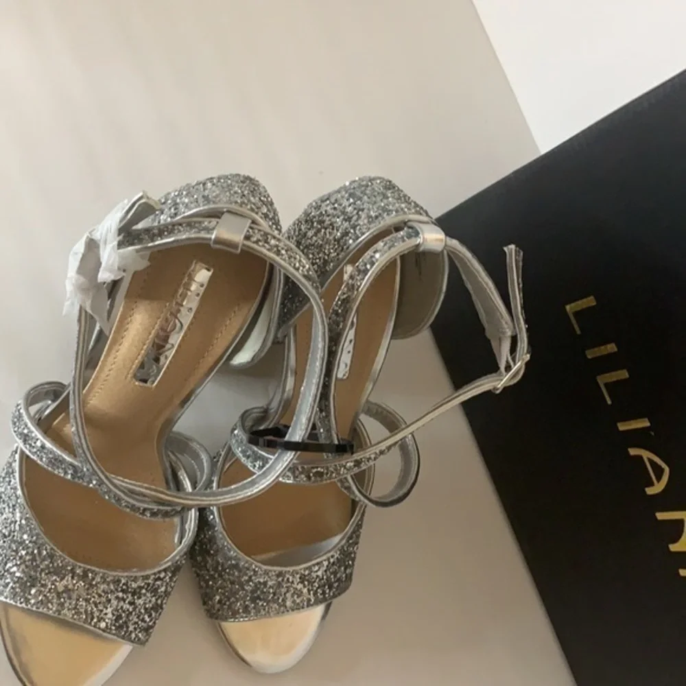 Liliana, HEELS